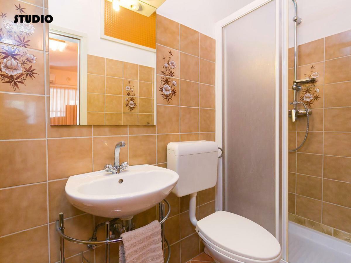 Apartments Nives Porec Exterior photo